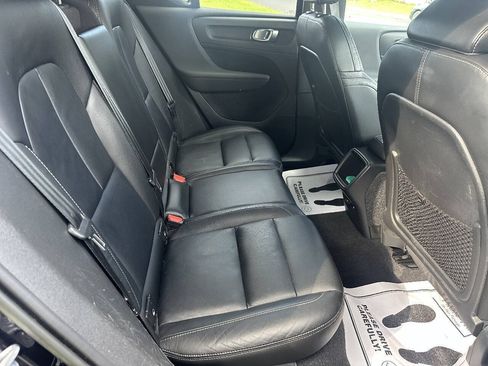 Used 2022 Volvo XC40 T5 Momentum AWD/4WD image 13