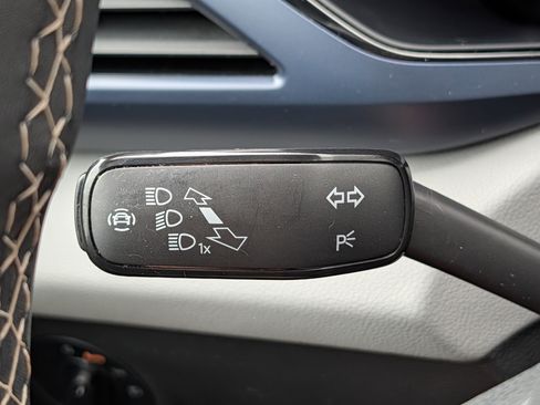 Used 2022 Volkswagen Taos SE w/ Driver Assistance Package AWD/4WD image 31