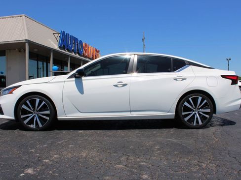 Used 2020 Nissan Altima 2.5 SR FWD image 11