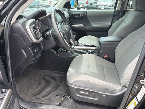 Used 2022 Toyota Tacoma SR5 RWD image 10