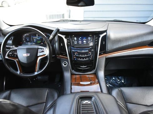 Used 2020 Cadillac Escalade ESV Premium Luxury image 11