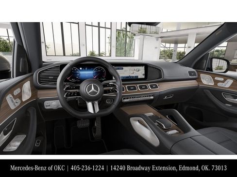 New 2026 Mercedes-Benz GLS 580 4MATIC image 3