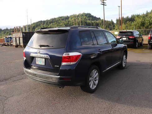 Used 2011 Toyota Highlander 4WD w/ Tech Pkg image 5