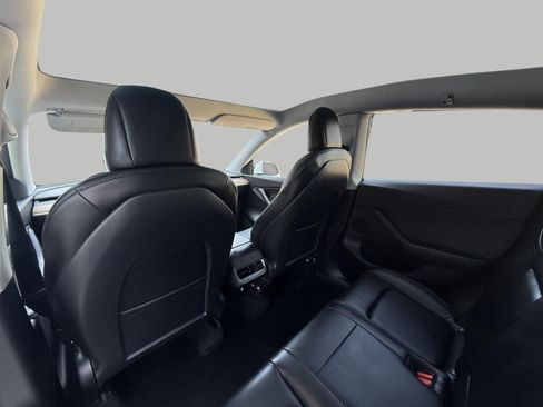 Used 2022 Tesla Model Y Long Range AWD/4WD image 26
