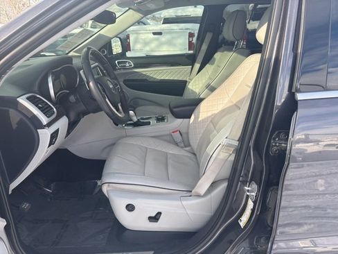 Used 2018 Jeep Grand Cherokee Summit image 11