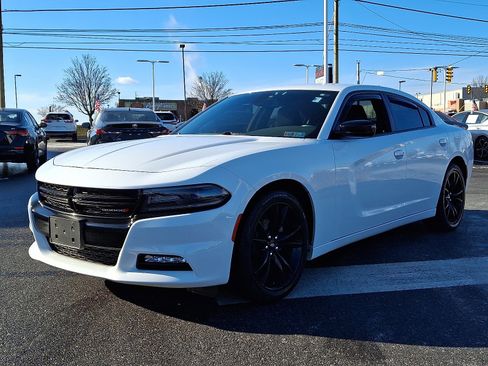 Used 2018 Dodge Charger SXT Plus w/ Blacktop Package image 3
