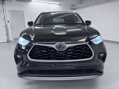 Used 2020 Toyota Highlander Platinum AWD/4WD image 3