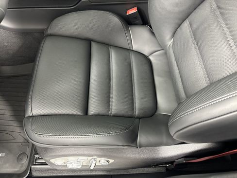 Certified 2025 Porsche Macan image 14