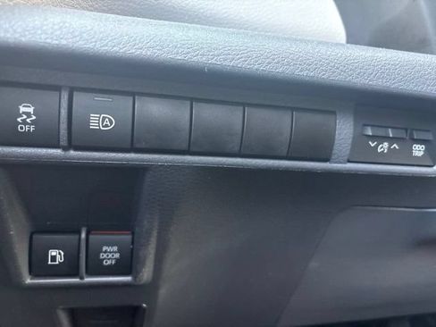 Used 2023 Toyota Sienna XLE FWD image 16