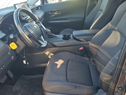 Used 2024 Toyota Venza LE AWD/4WD image 11