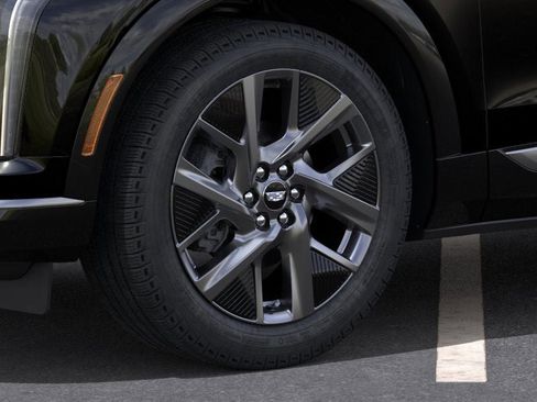 New 2025 Cadillac Optiq Luxury 2 image 9