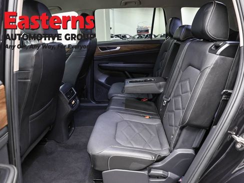 Used 2025 Volkswagen Atlas SE FWD image 19