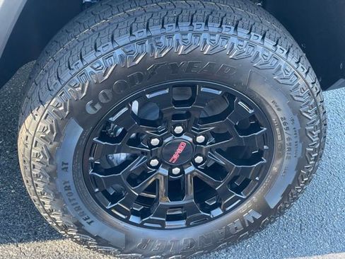 New 2026 GMC Canyon Elevation w/ Convenience Package image 27