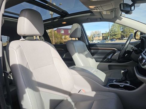 Used 2014 Toyota Highlander Limited Platinum image 54