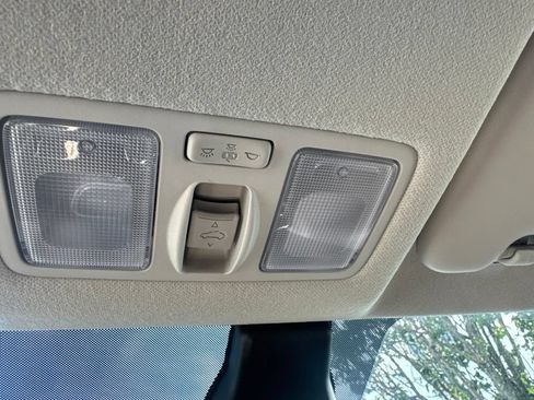 Used 2023 Hyundai Venue SEL FWD image 22