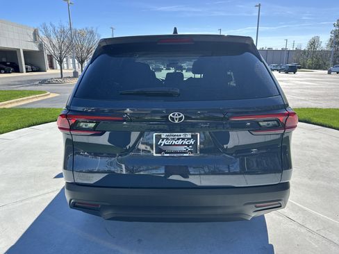 Used 2025 Toyota Grand Highlander LE image 9