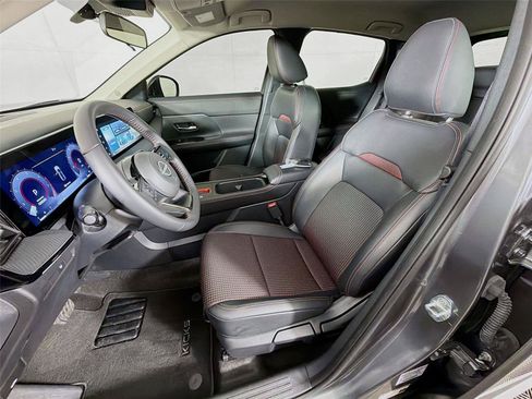 Used 2025 Nissan Kicks SR AWD/4WD image 2