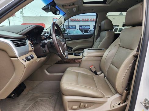 Used 2019 GMC Yukon XL SLT w/ Premium Edition AWD/4WD image 12