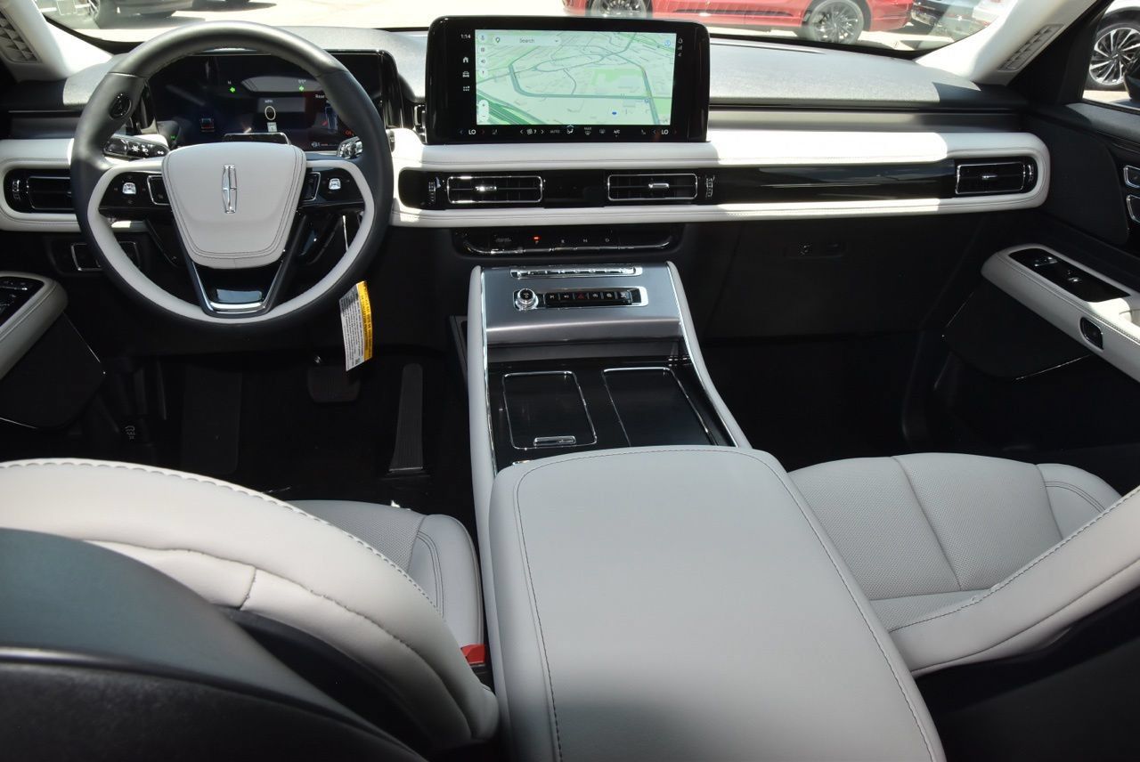 New 2026 Lincoln Aviator 2WD image 17