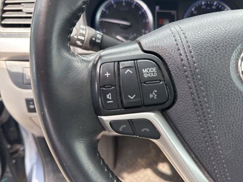 Used 2019 Toyota Highlander XLE image 11