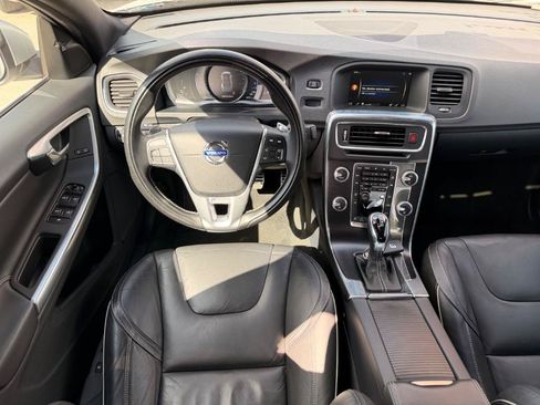 Used 2016 Volvo S60 T5 R-Design FWD image 3