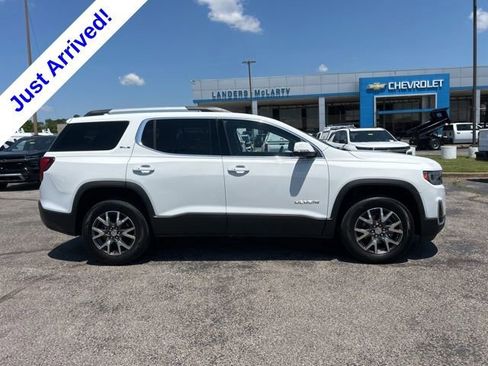 Used 2022 GMC Acadia SLE w/ Driver Convenience Package FWD image 2