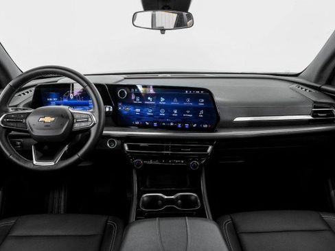 Used 2025 Chevrolet Traverse LT w/ LPO, Floor Liner Package FWD image 12