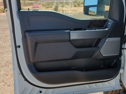 Used 2025 Ford F250 Lariat AWD/4WD image 14