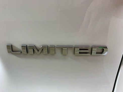 Used 2021 Jeep Cherokee Limited image 35