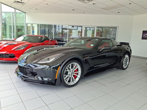 Used 2016 Chevrolet Corvette Z06 w/ 3LZ Preferred Equipment Group RWD image 3