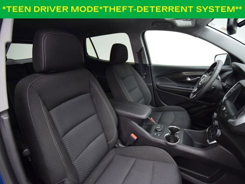 Used 2024 GMC Terrain SLE w/ Driver Convenience Package image 17