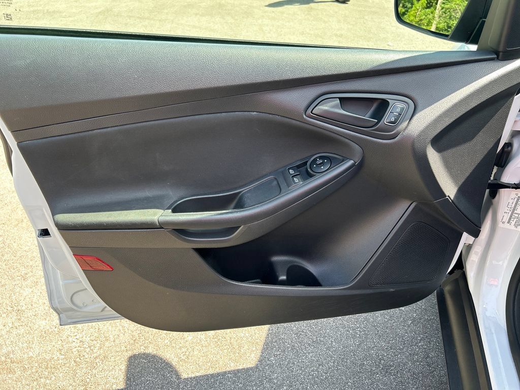 Used 2015 Ford Focus S FWD image 16