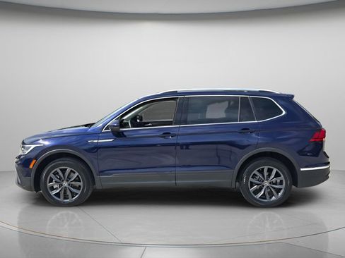 Certified 2022 Volkswagen Tiguan SE FWD image 3