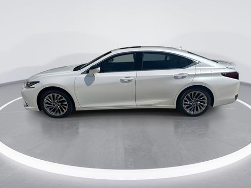 Used 2024 Lexus ES 300h Ultra Luxury w/ Accessory Package (Z2) FWD image 8