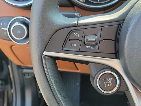 Used 2019 Alfa Romeo Giulia Ti RWD image 11