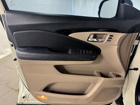 Used 2016 Honda Pilot Touring image 16
