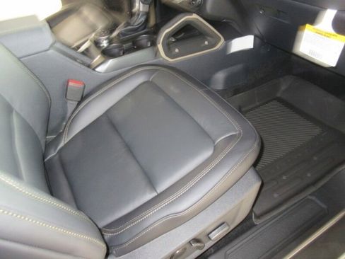 New 2025 Ford Bronco Badlands image 31