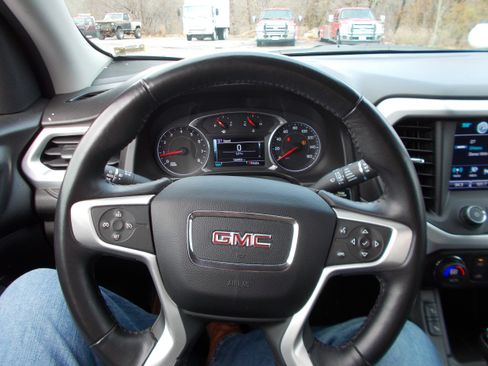 Used 2017 GMC Acadia SLT image 12