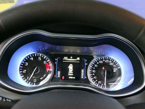 Used 2016 Chrysler 200 LX FWD image 16