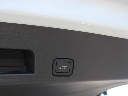 New 2026 GMC Acadia Denali Ultimate w/ LPO, Floor Liner Package AWD/4WD image 63