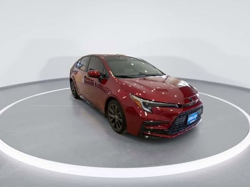 Used 2025 Toyota Corolla SE image 2