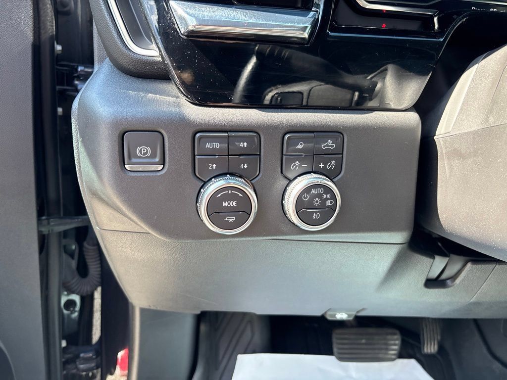 Used 2024 GMC Sierra 1500 SLT w/ X31 Off-Road Package AWD/4WD image 37