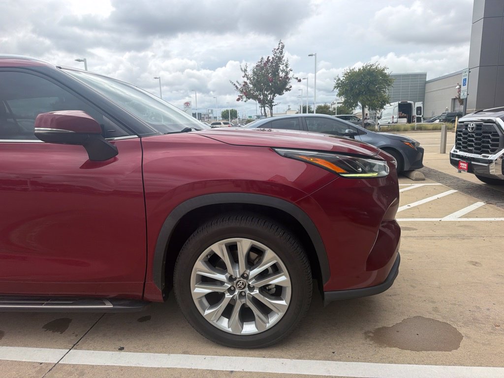 Used 2021 Toyota Highlander Limited FWD image 16