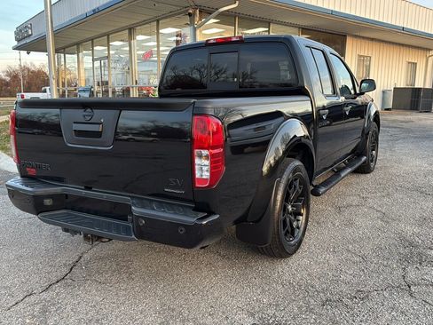 Used 2021 Nissan Frontier SV w/ Midnight Edition Floor Mats image 5