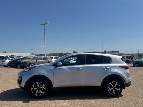 Used 2020 Kia Sportage LX AWD/4WD image 10