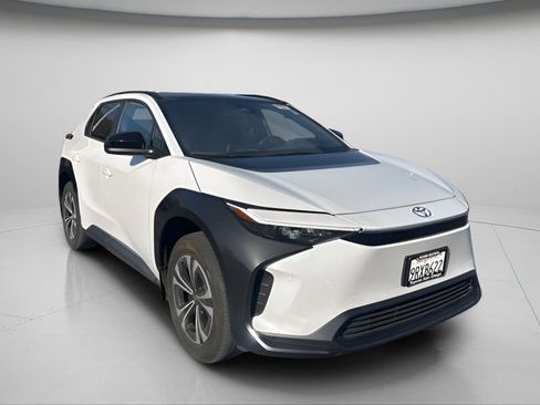 Used 2024 Toyota bZ4X XLE w/ Weather Package image 2