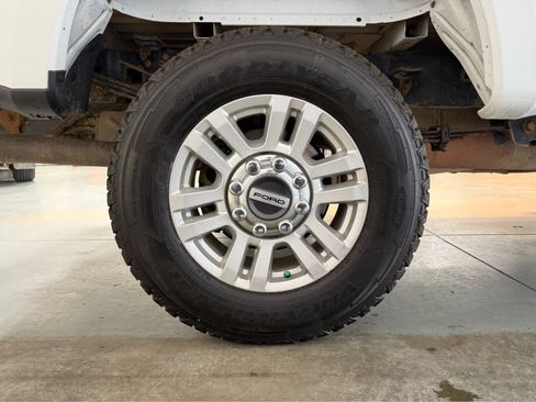 Used 2019 Ford F350 XLT w/ Camper Package AWD/4WD image 10