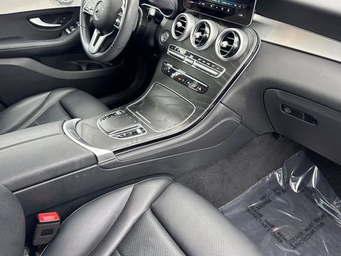 Used 2021 Mercedes-Benz GLC 300 4MATIC image 32