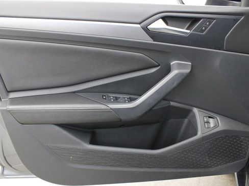 Used 2024 Volkswagen Jetta SE FWD image 16