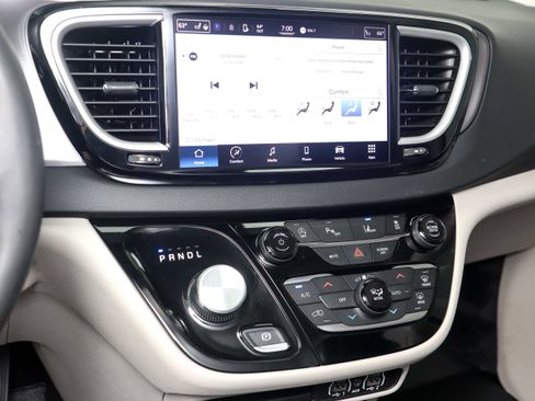 Used 2022 Chrysler Pacifica Touring-L FWD image 31